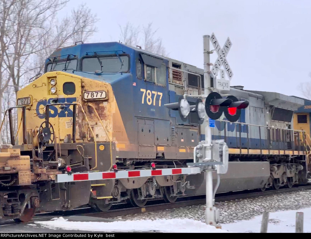 CSX 7877 